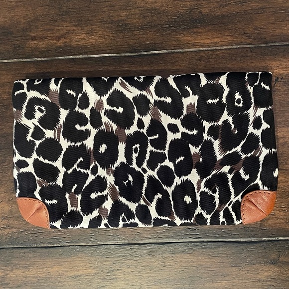 Gianni Bini Leopard Print Fold-over Clutch Bag - Picture 3 of 14